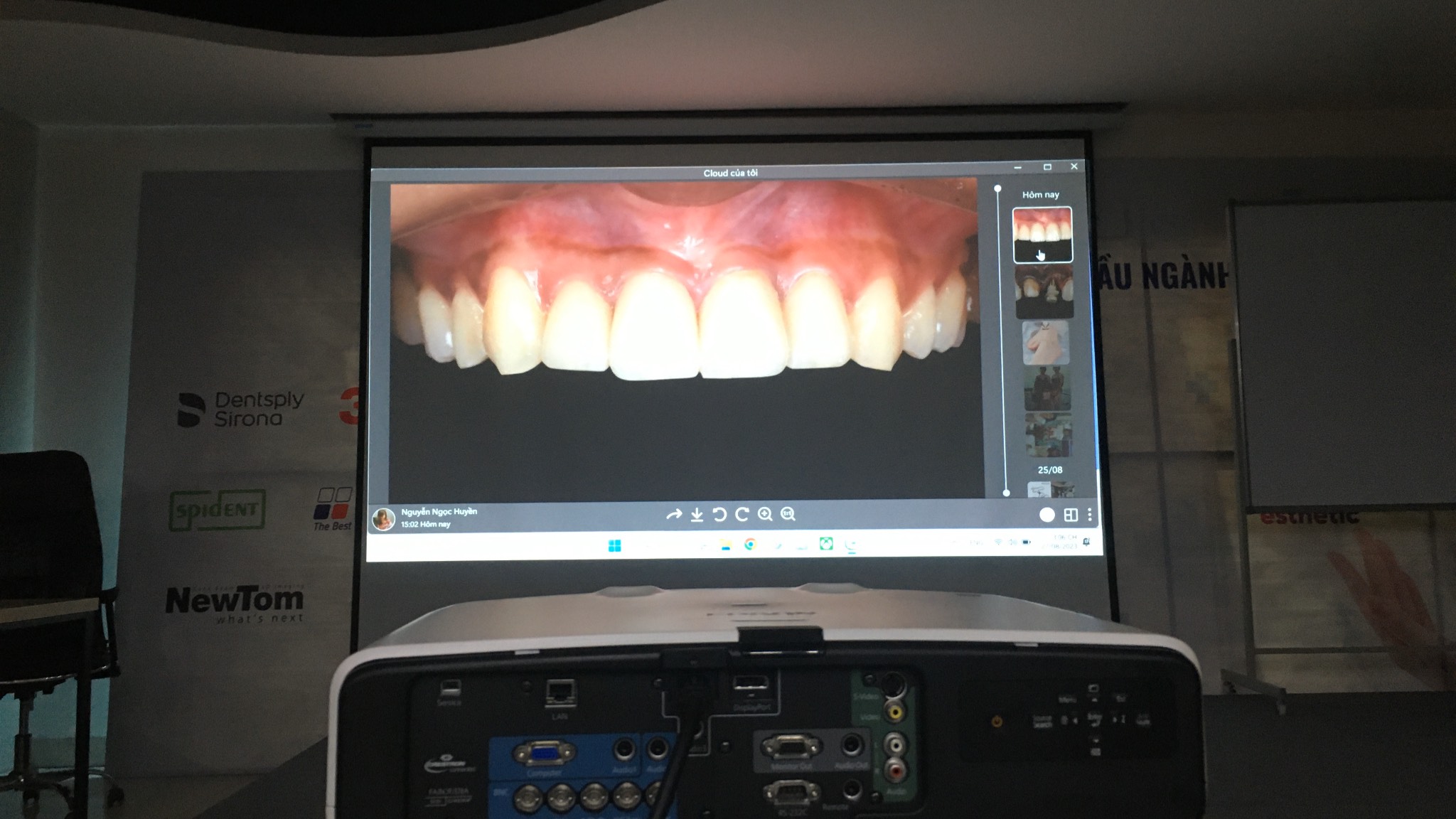 Thuê máy chiếu tại tphcm