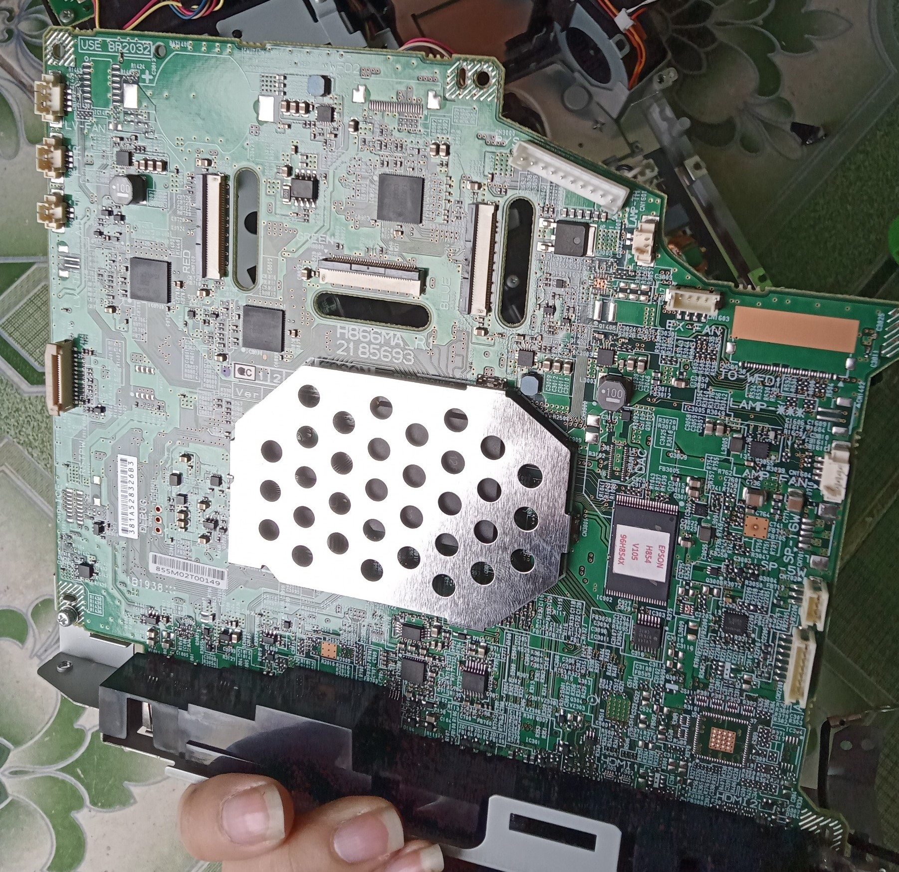 Sửa máy chiếu Hitachi hư main