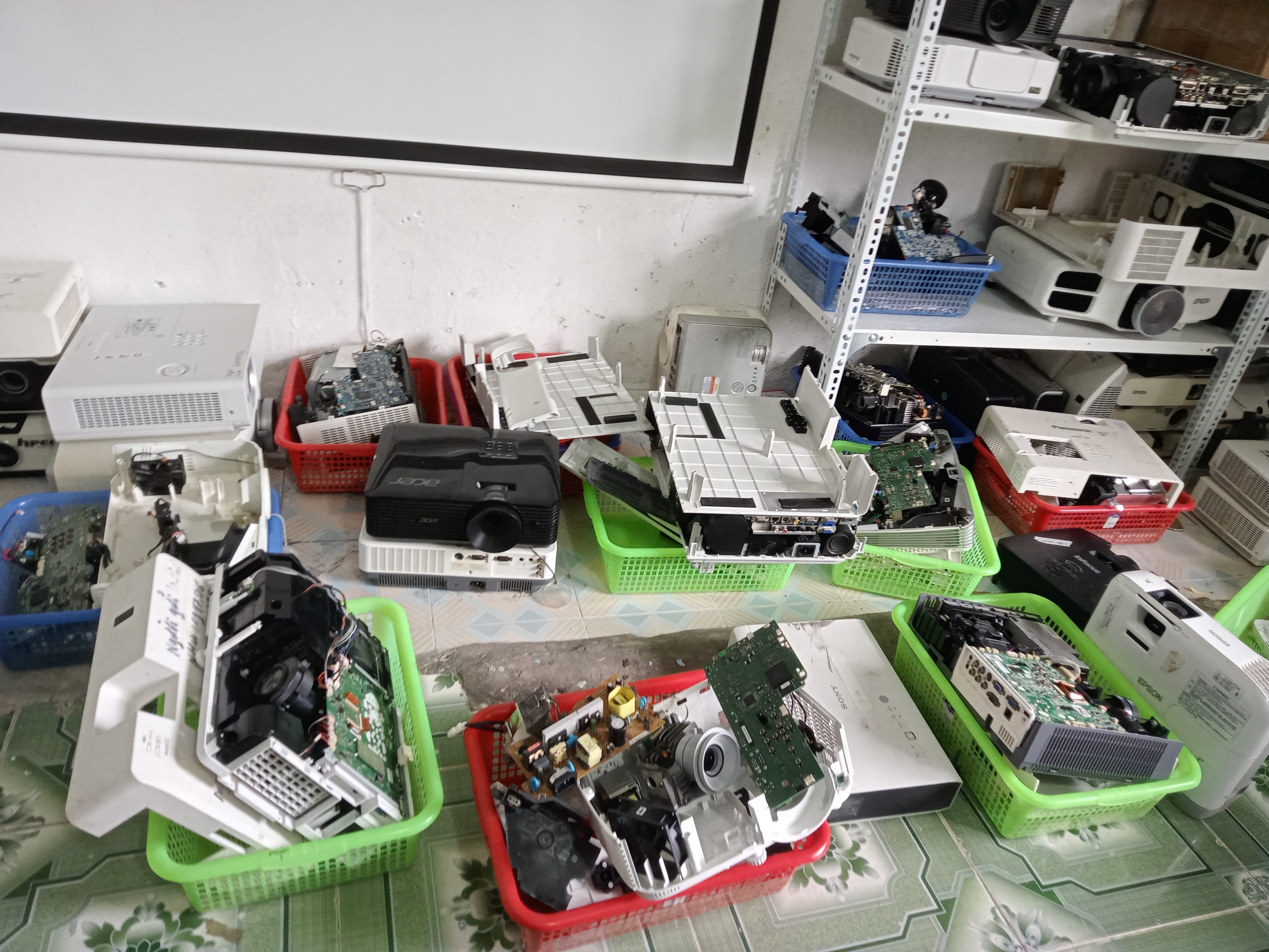 Sửa máy chiếu Hitachi hư nguồn