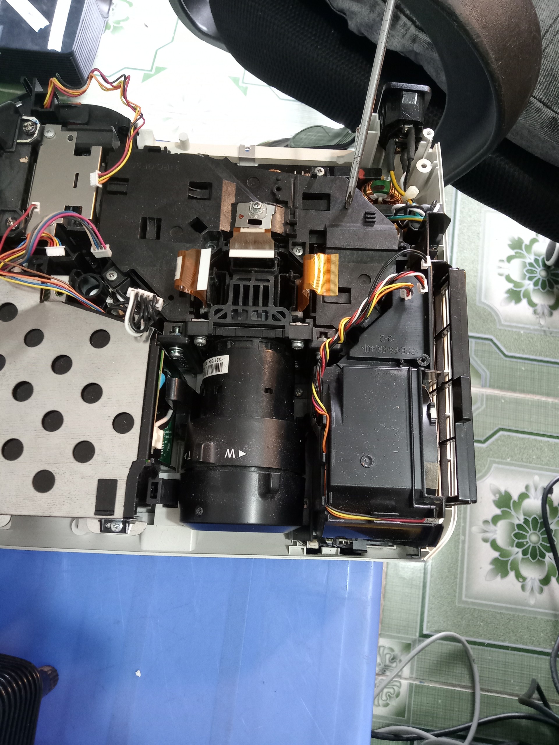 Sửa máy chiếu Hitachi hư ống kính