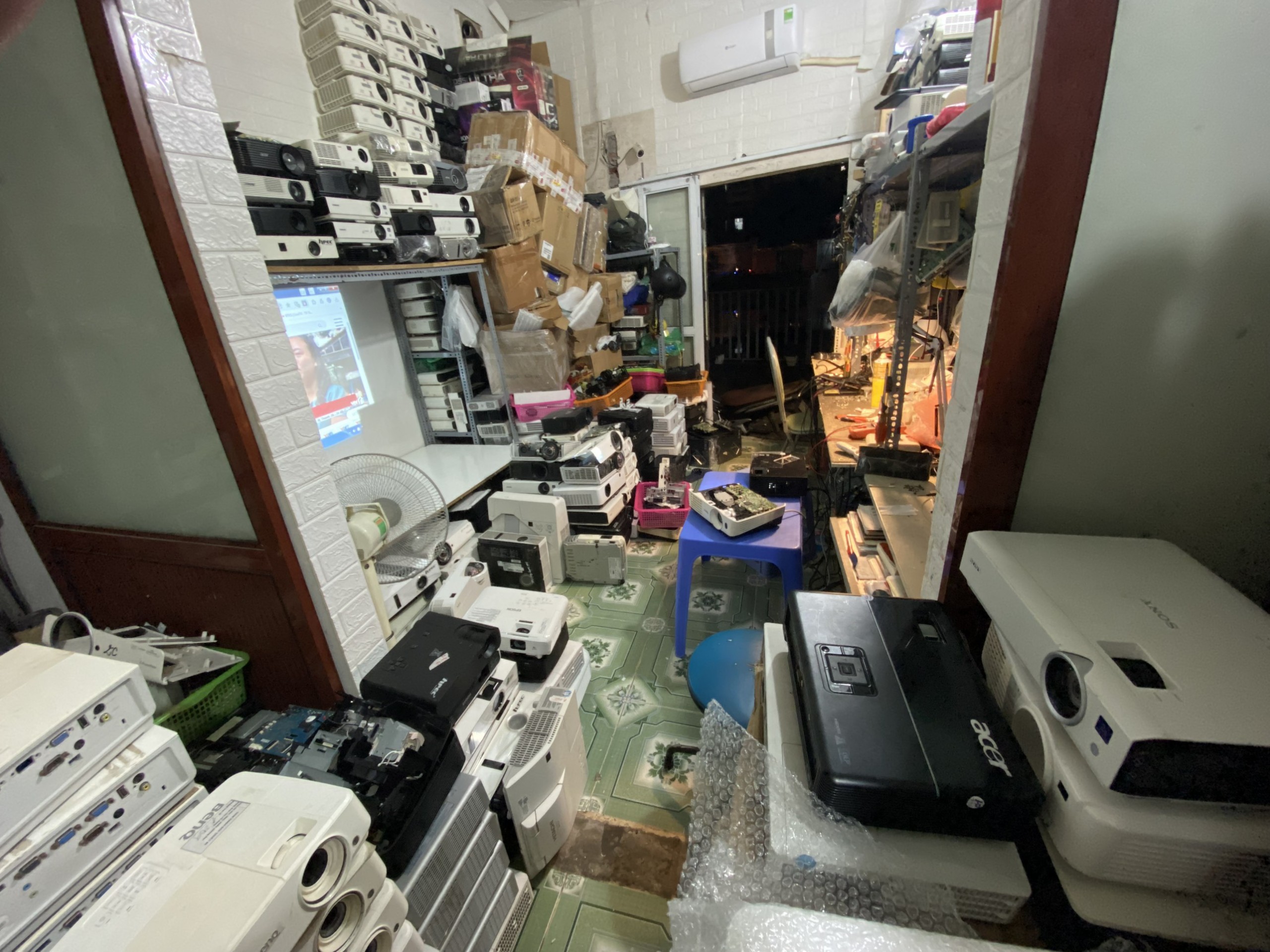 Sửa máy chiếu hcm