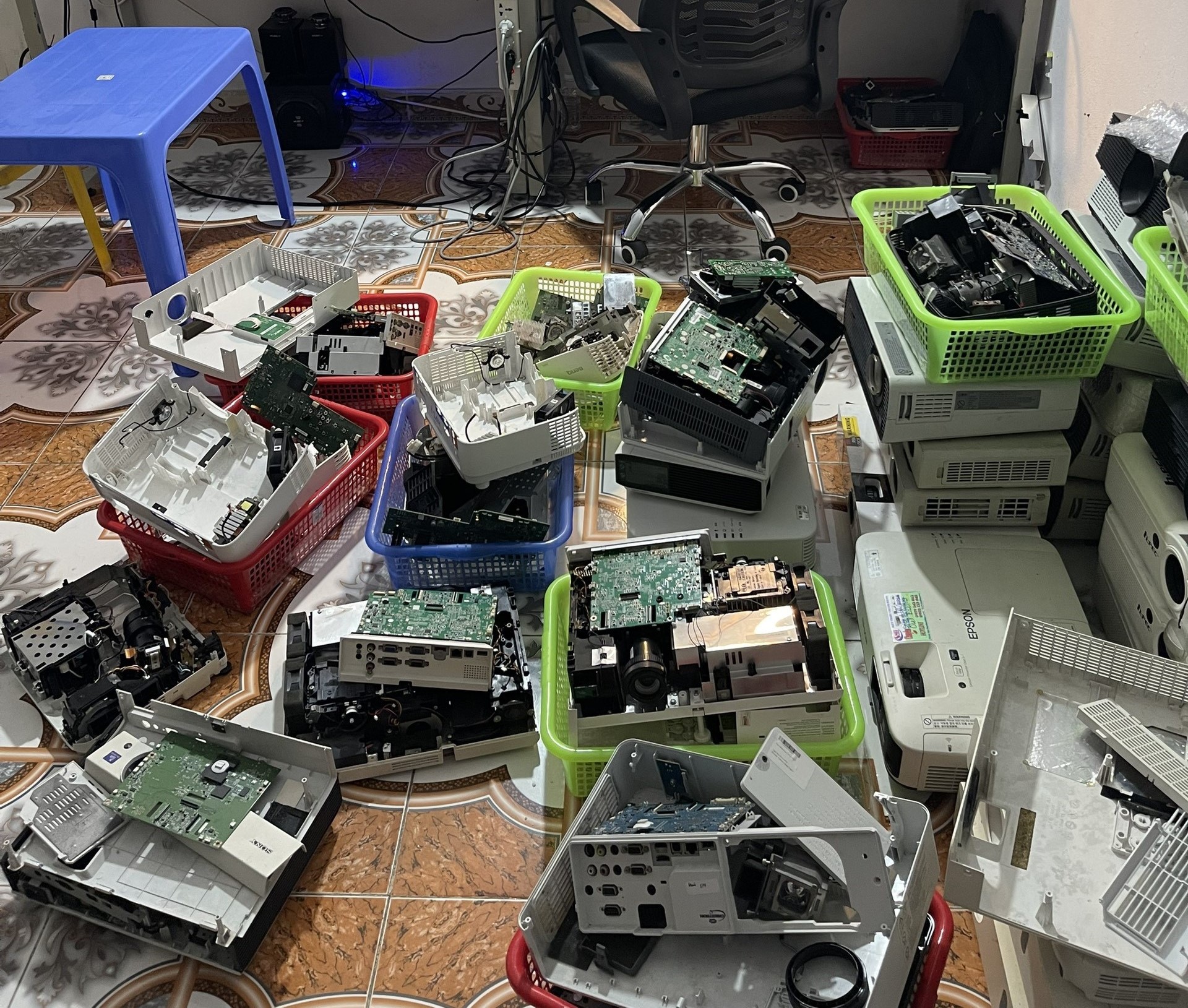 Sửa máy chiếu NEC hư nguồn