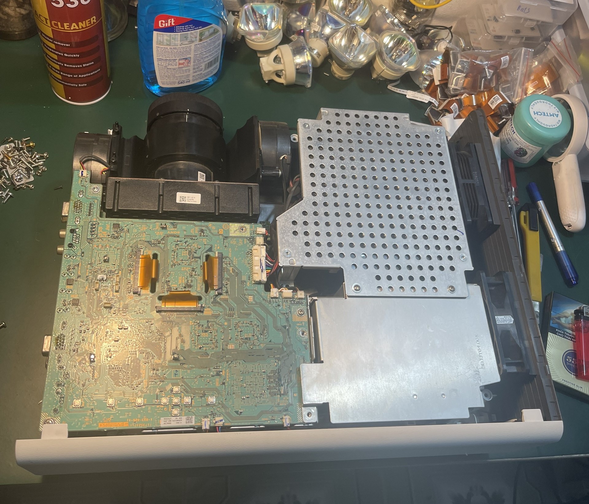 Lỗi ống lens ở máy chiếu Panasonic