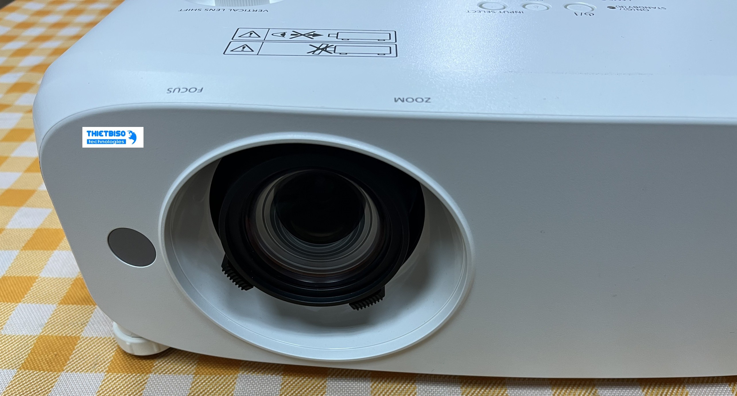 Máy chiếu cũ Panasonic PT-VW545NJ