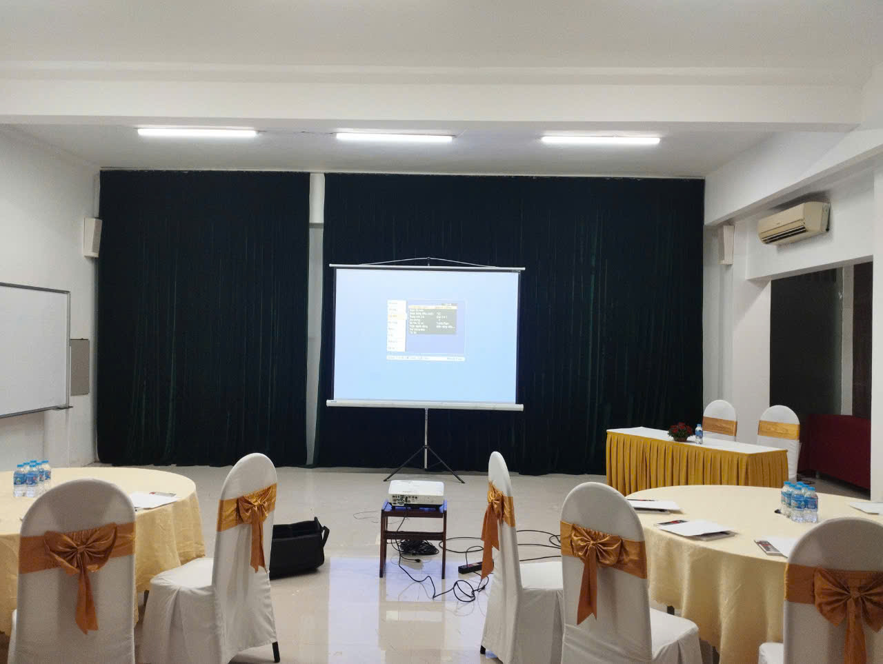 Thuê máy chiếu quận Hoàn Kiếm