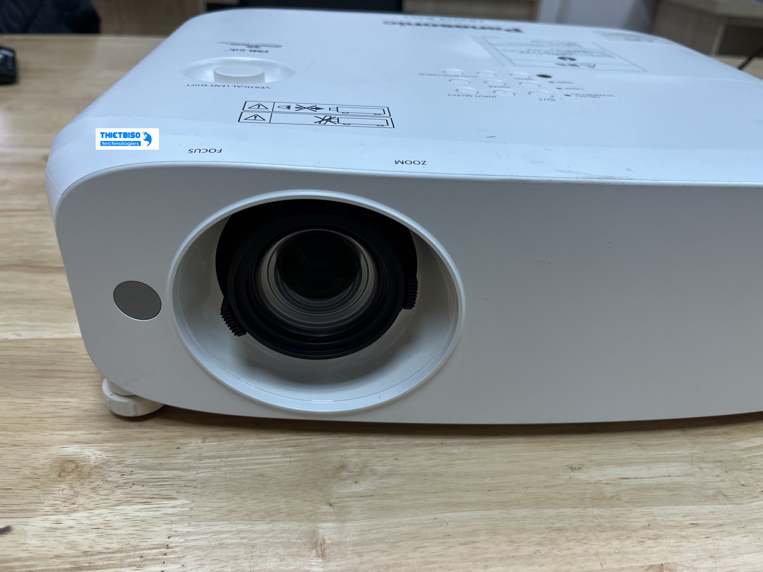 Máy chiếu cũ Panasonic PT-VW545NJ
