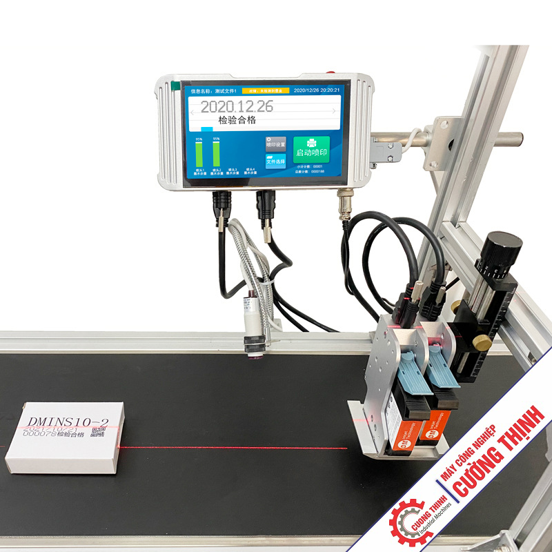 chạy sản phẩm trên băng tải