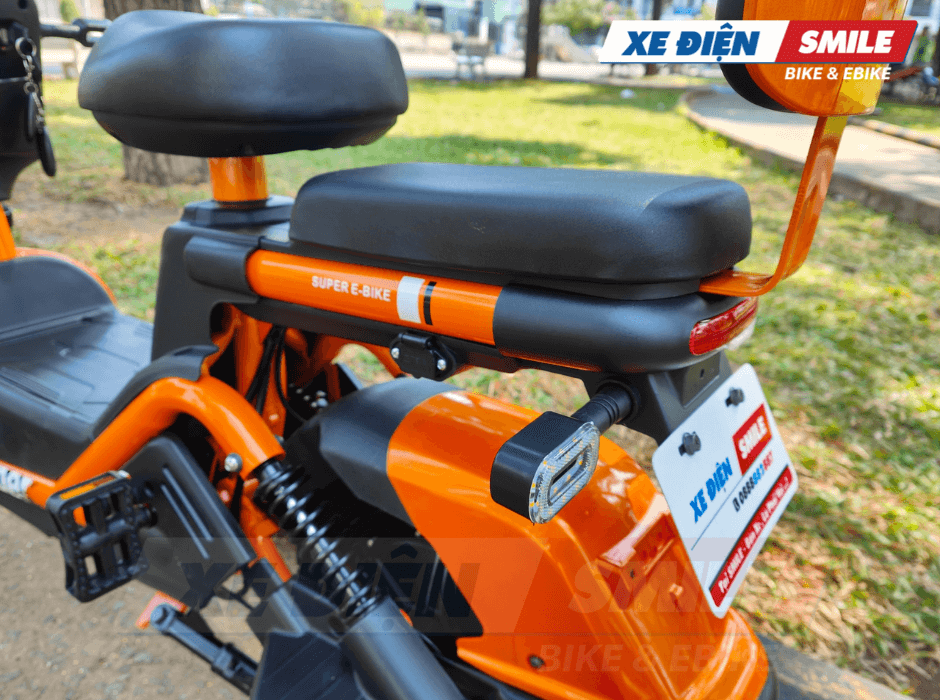 Xe Đạp Điện Newbeer G7 yên sau có tựa lưng tạo sự thoải mái an toàn cho người ngồi sau