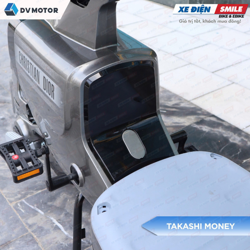 xe điện Takashi Money Bổ sung bàn đạp tiện lợi