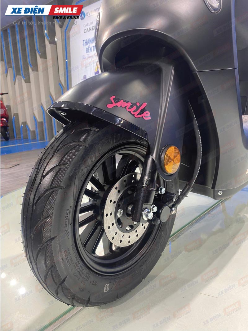 Bí mật phía sau chữ “Smile” trên bánh trước của Mono Plus