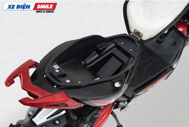Xe máy điện XMEN Monster V có cốp xe rộng rãi