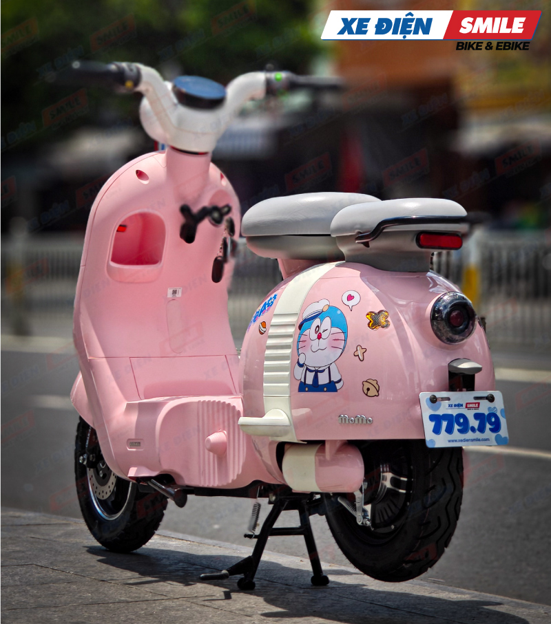 Osakar Momo nhìn từ sau