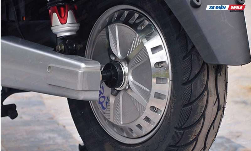 Xe Kazuki LX150 trang bị động cơ điện 1000W