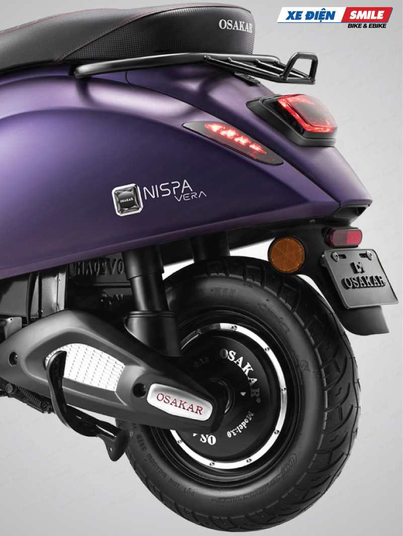 Xe được trang bị phanh đĩa trước và phanh tang trống sau