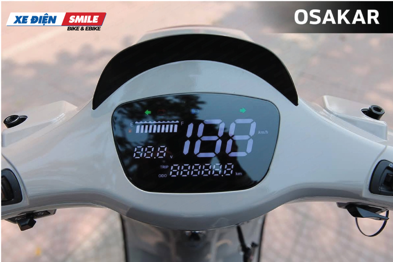 Xe trang bị đồng hồ điện tử LCD sắc nét