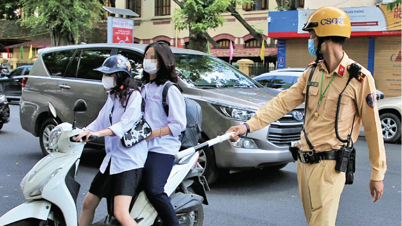 Phạt  800.000 - 1.000.000đ nếu không đăng ký biển số hoặc biển số giả