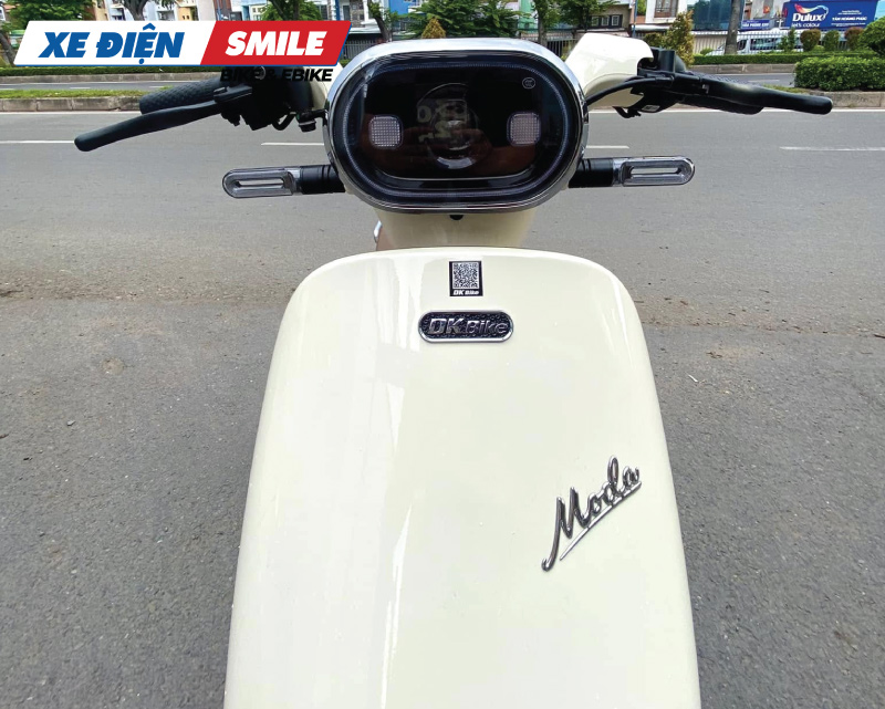 Mặt nạ trước sang trọng cùng logo dập nổi tinh tế