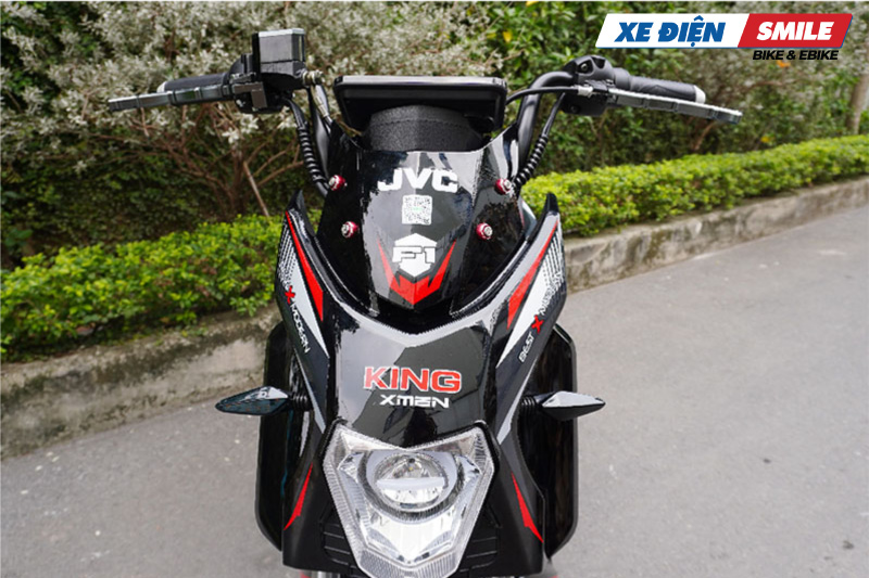 Mặt nạ trước nhỏ gọn, thiết kế cá tính, góc cạnh