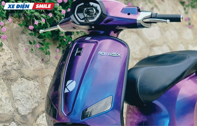 Phần mặt nạ trước của DK Roma SX NFC nổi bật với thiết kế lồi mới lạ