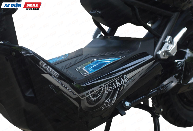 Osakar Xmen Pro S trang bị sàn để chân rộng rãi