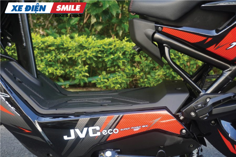 Sàn để chân thiết kế rộng rãi