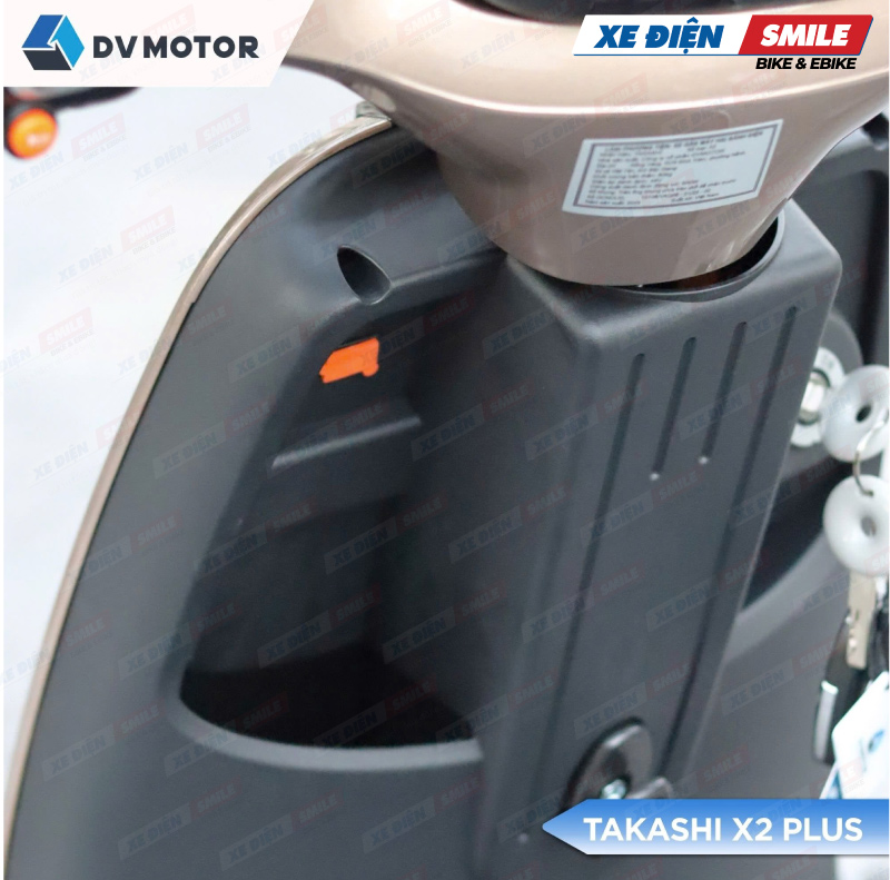 xe điện takashi x2 plus trang bị cổng sạc USB
