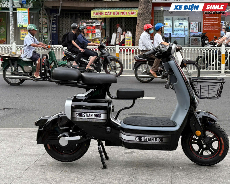 JVC G9 Dior mang nét đẹp nữ tính, sang trọng