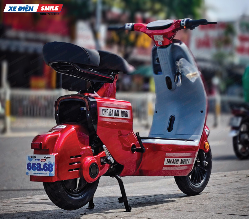 Takashi Money có mức giá tại Smile là 12.990.000 VNĐ