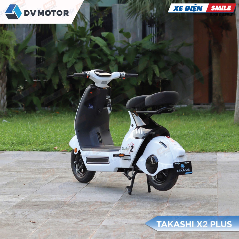 Takashi Plus X2 được trang bị cổng sạc USB ngay trên xe