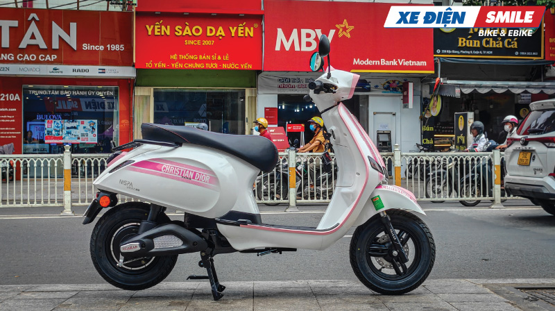 Xe máy điện Osakar Vera SX sở hữu nhiều tiện ích hiện đại