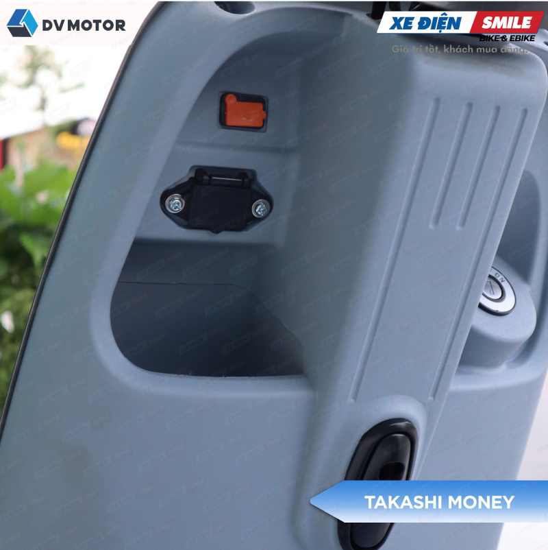 Xe điện Takashi Money tích hợp cổng sạc USB tiện lợi