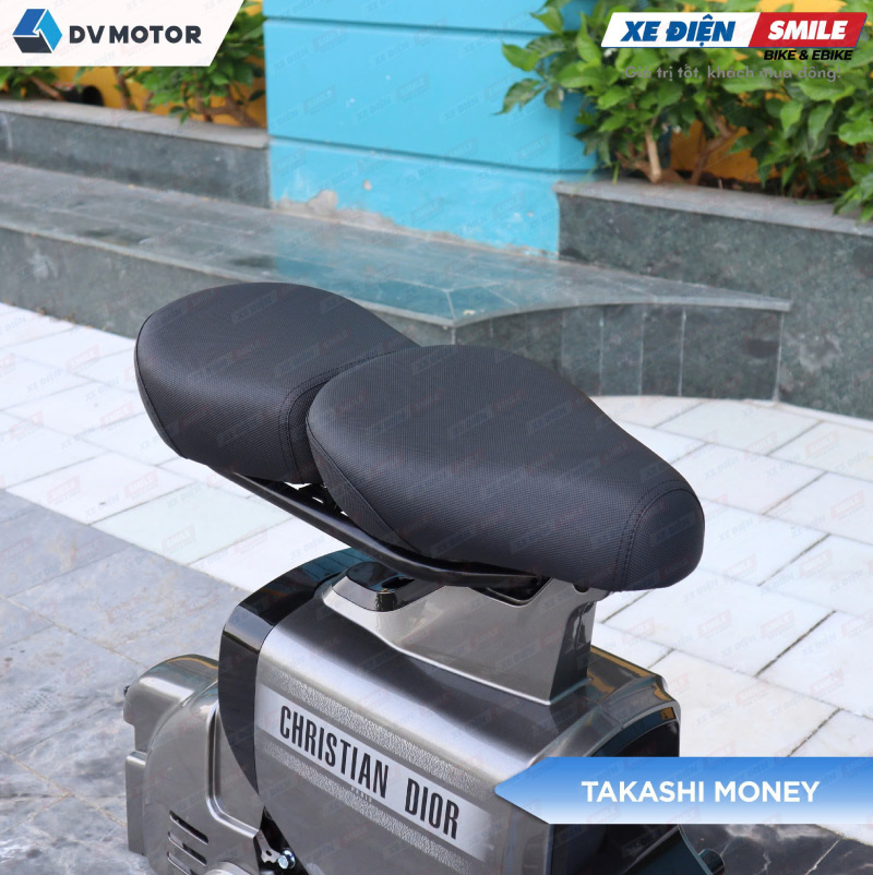 Yên xe thiết kế mềm mại, thanh thoát