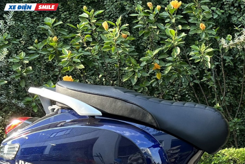 yên xe được thiết kế liền mạch