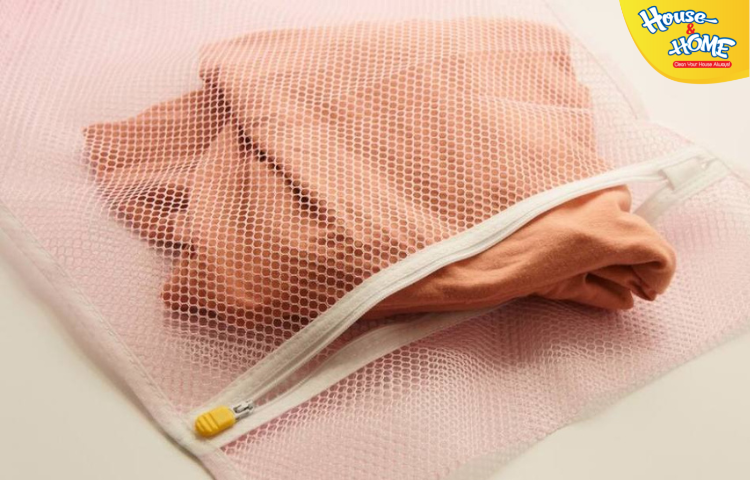 Nên chọn túi có độ dày phù hợp với quần áo * Thường xuyên vệ sinh túi giặt