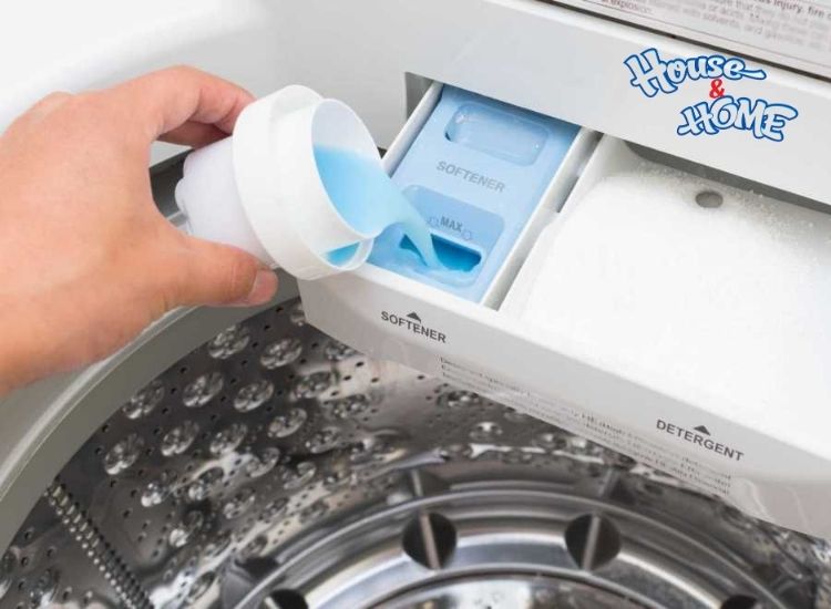 Dùng nước xả vải giúp mềm quần áo và thơm lâu