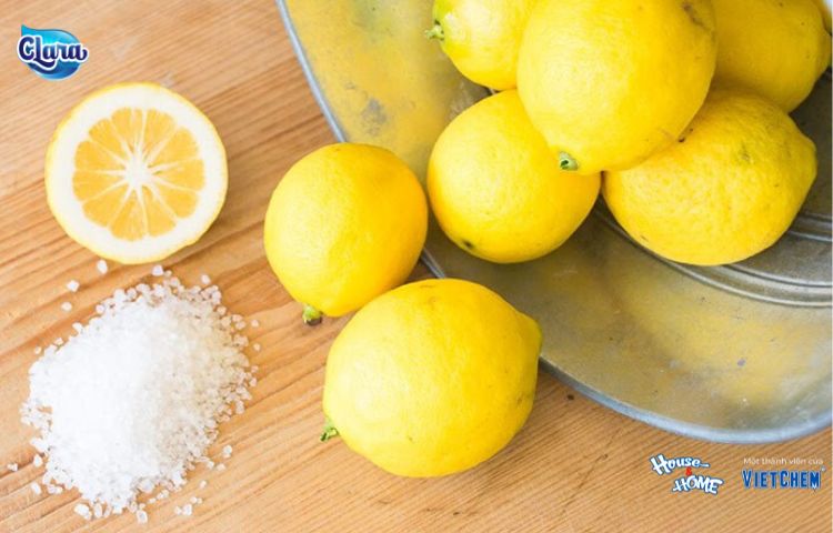 Vệ sinh kính đơn giản bằng chanh và muối