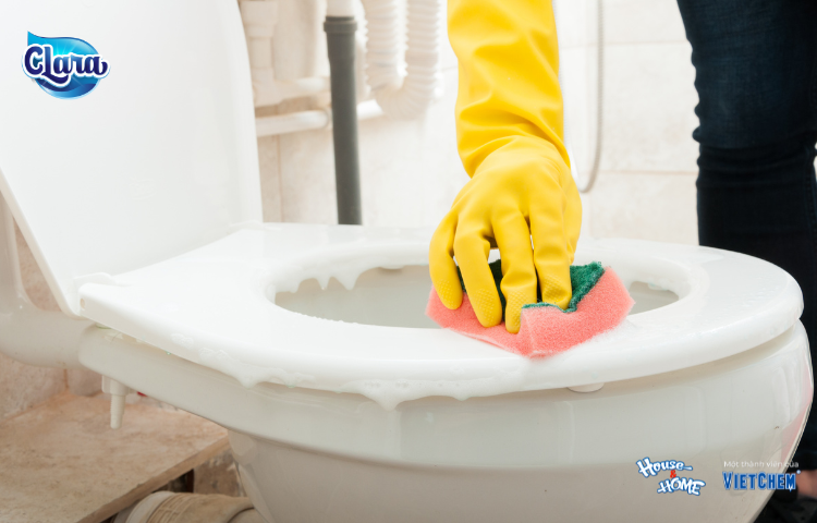 Những lưu ý cần thiết khi tiến hành vệ sinh các thiết bị men sứ