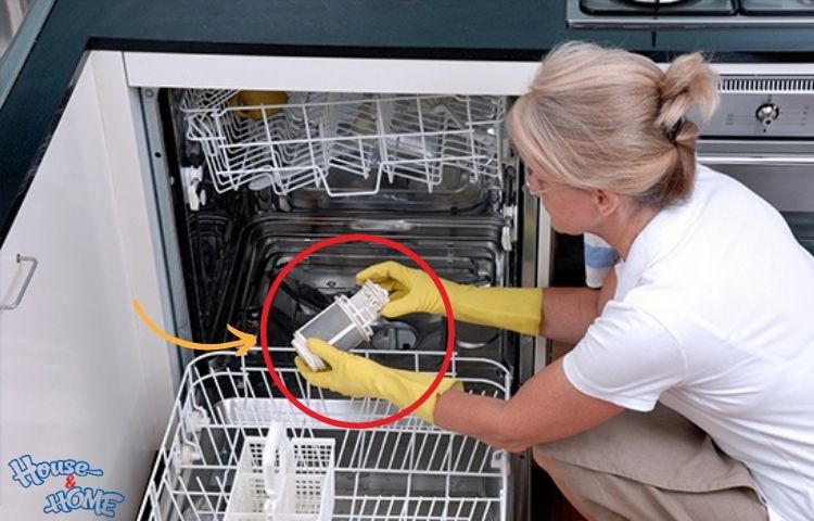 Vệ sinh bộ lọc của máy rửa bát
