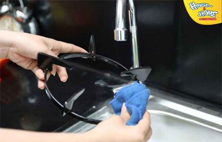 Vệ sinh mảng bám trên bếp ga rất quan trọng