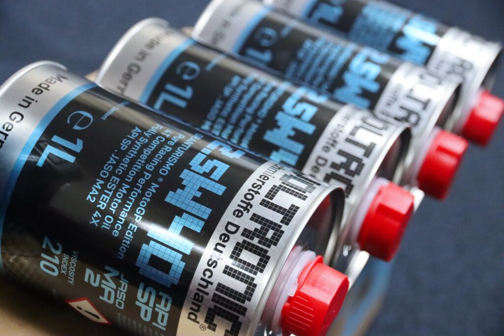 Combo Nhớt đua cao cấp Voltronic 2.5w40 MotoGP Edition nhập khẩu Đức 1L và Dưỡng sên Voltronic Ix50 Jumbo siêu tiết kiệm