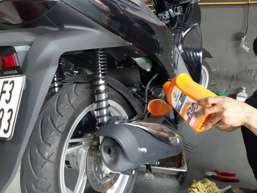 bao lâu thay nhớt xe máy