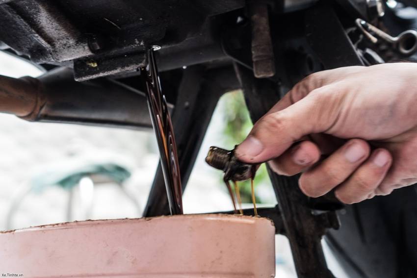 cách thay nhớt xe máy