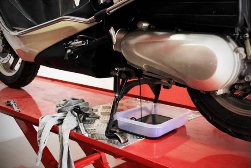 thay nhớt xe máy bao nhiêu tiền