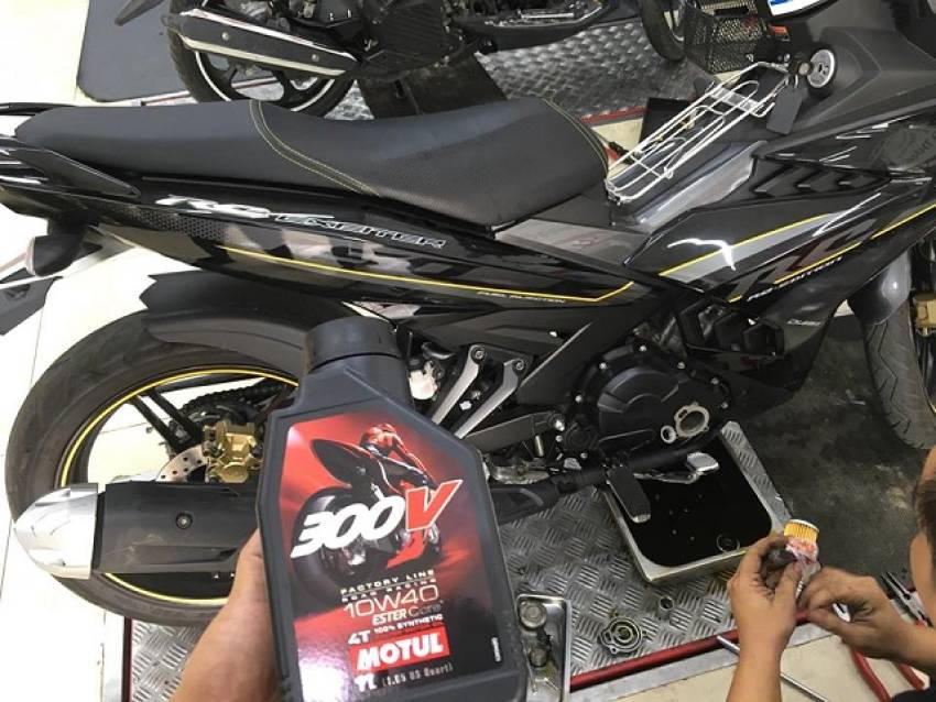 thay nhớt xe máy exciter 150