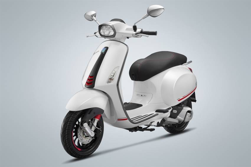 vespa trắng đen