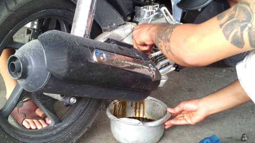 xe tay ga bao lâu thay nhớt 1 lần