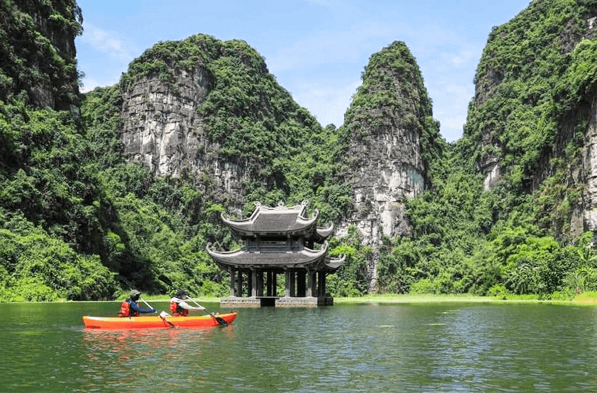 Chèo thuyền kayak tại Tràng An
