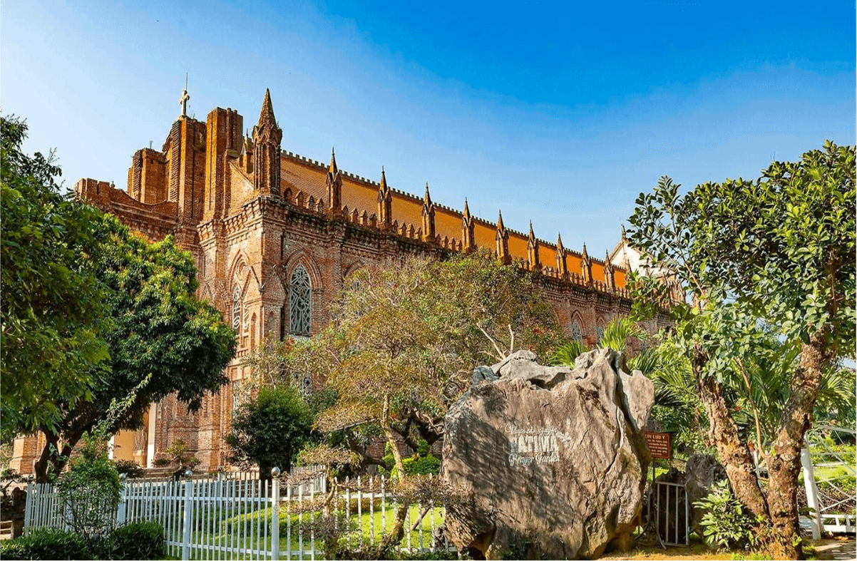 Chiêm Ngưỡng Vẻ Đẹp Tôn Nghiêm Của Thánh Đường