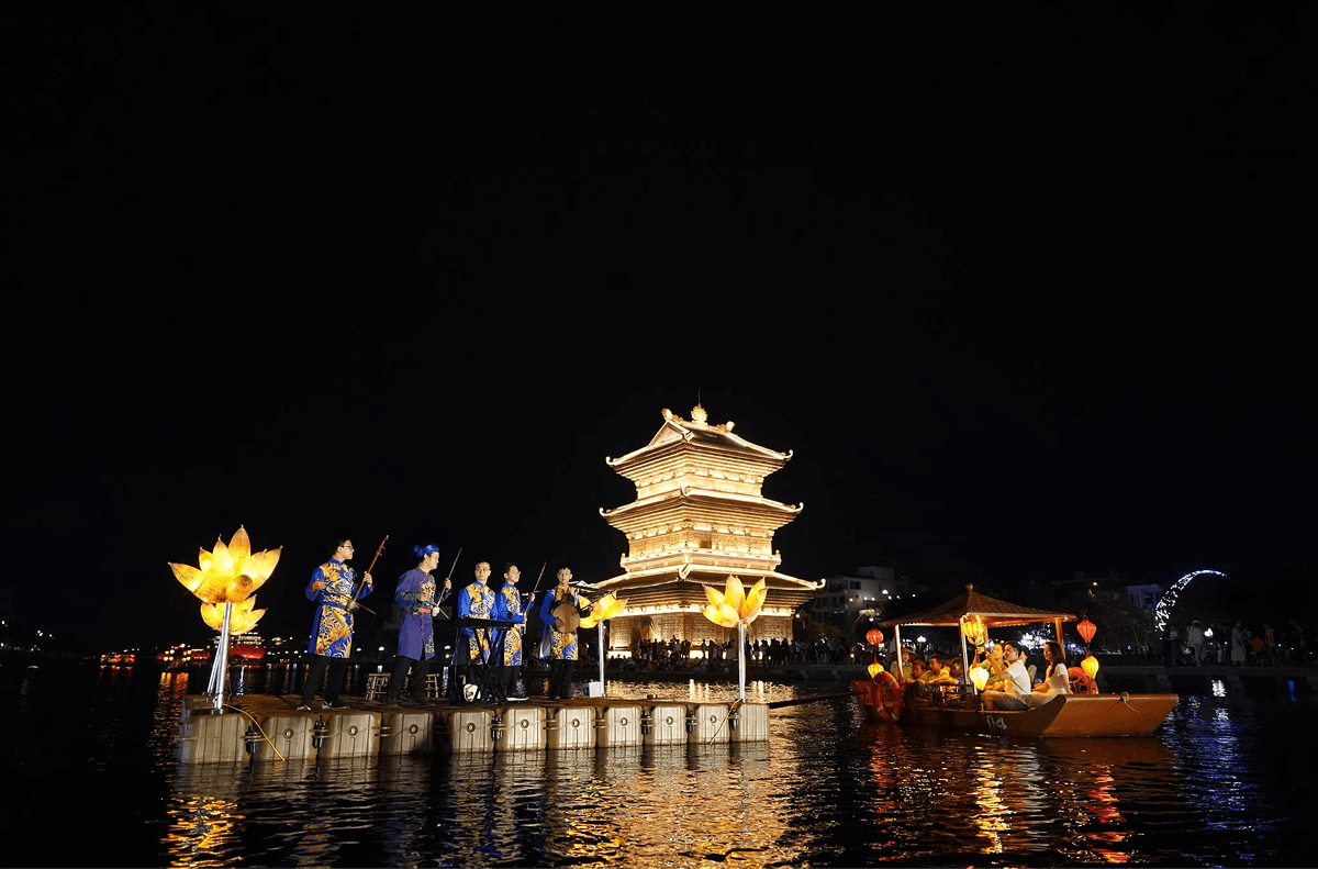 Dạo chơi phố cổ Hoa Lư về đêm