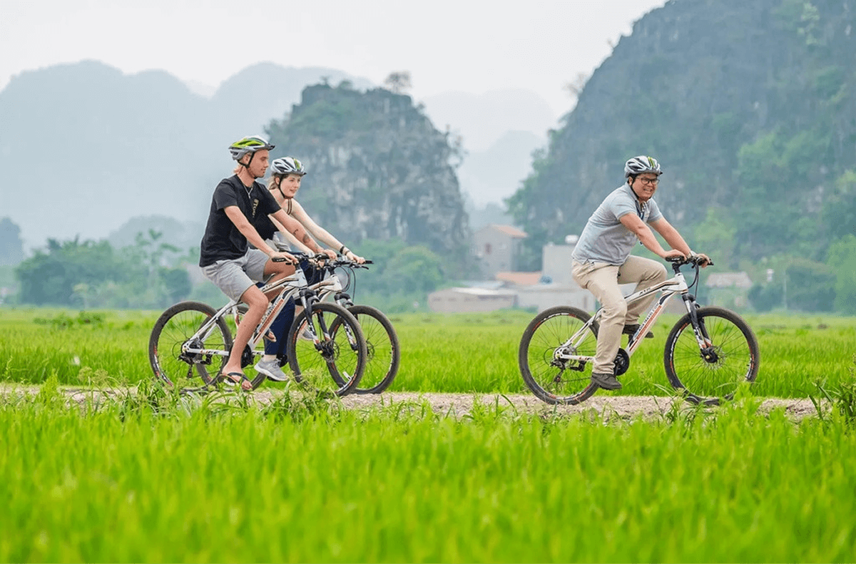 Đạp xe khám phá vùng nông thôn tuyệt đẹp gần Hang Múa Ninh Bình